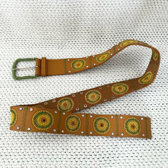 Guess Vintage Tan Patchwork Granny Floral Embrodiered Boho Y2K Belt Large - Picture 6 of 7